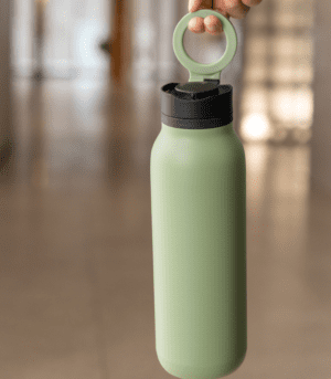 BOTELLA PRO – 900ml Multi-Functional Drink Bottle with Magnetic Phone Loop